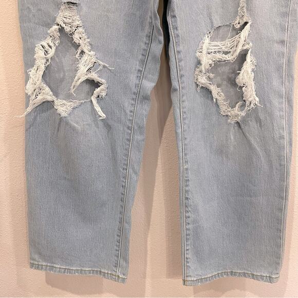 Universal Thread Highest Rise Straight Cropped Jeans in Super Light Wash 16 / 33 - Picture 4 of 13